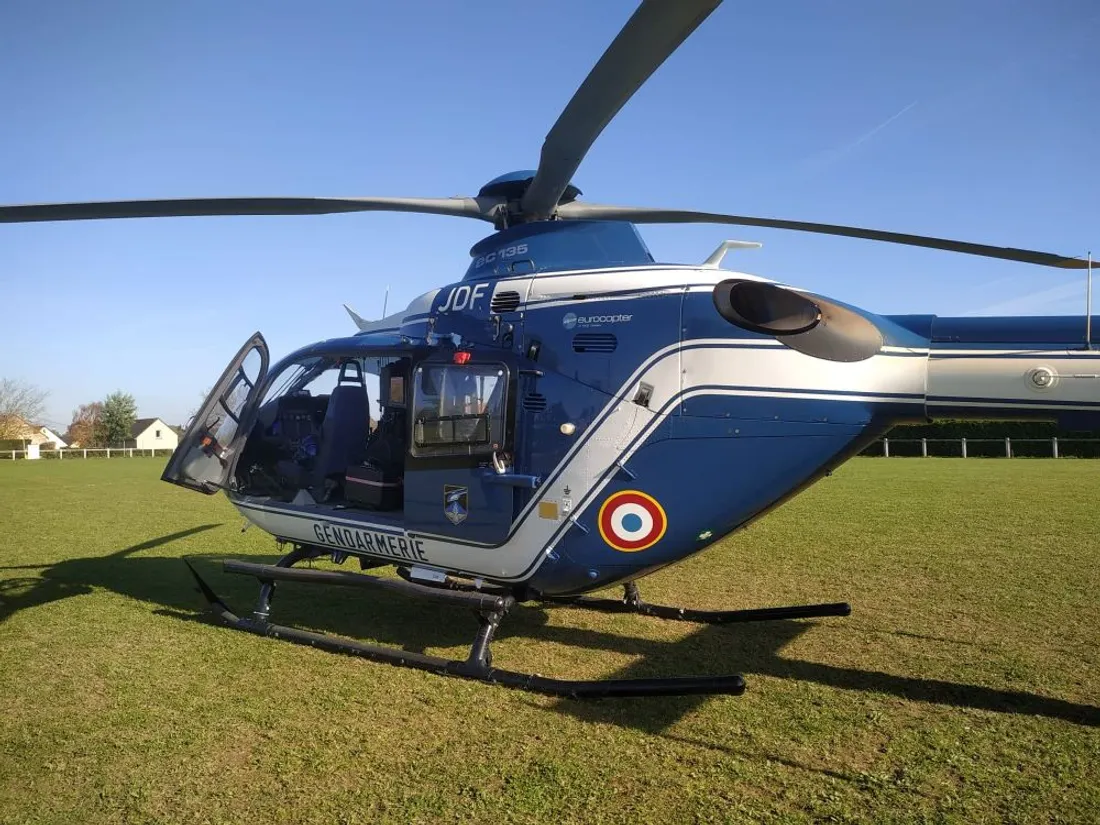 Un hélicoptère de la gendarmerie participe aux recherches de la jeune fille